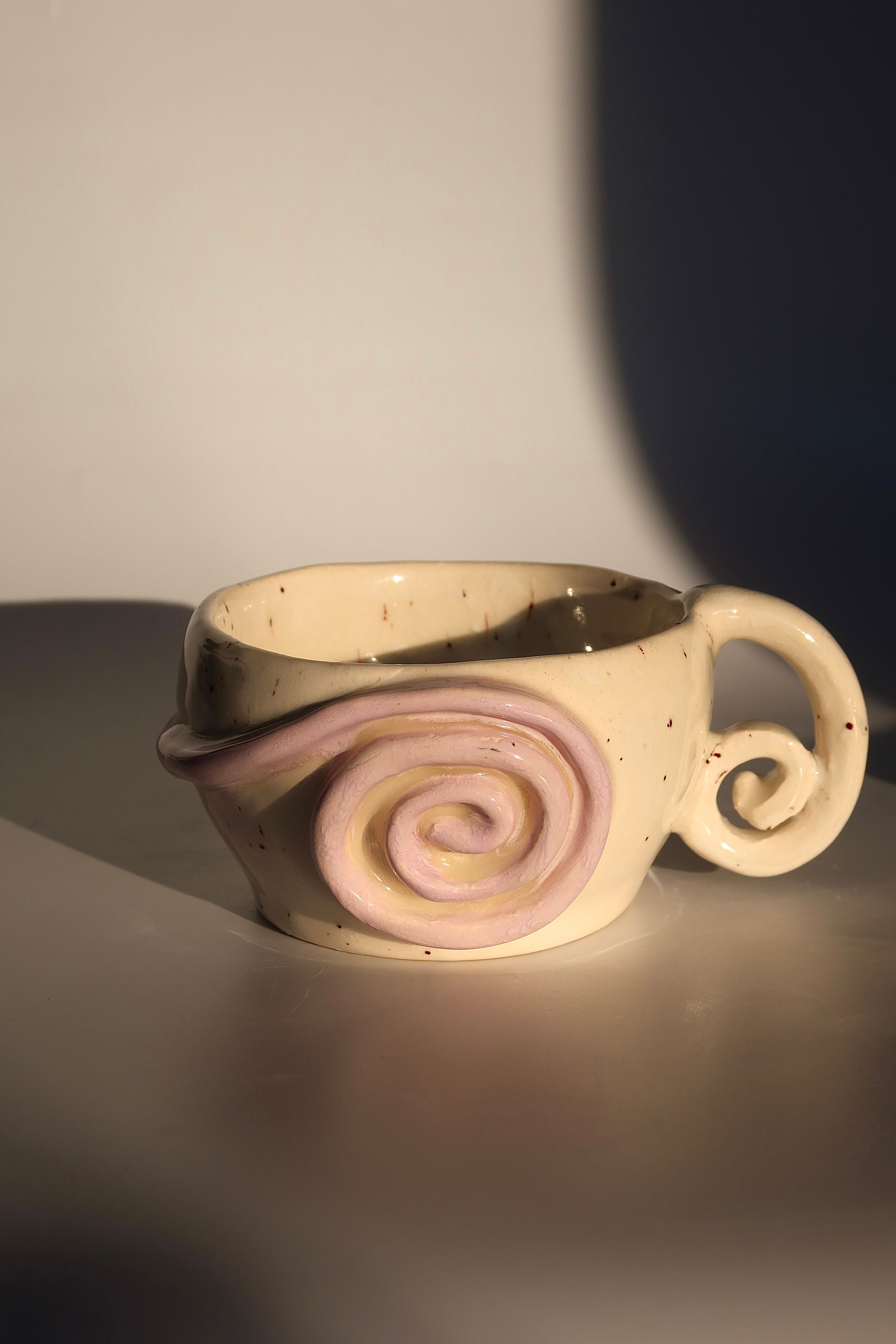 Pink glossy spiral mug